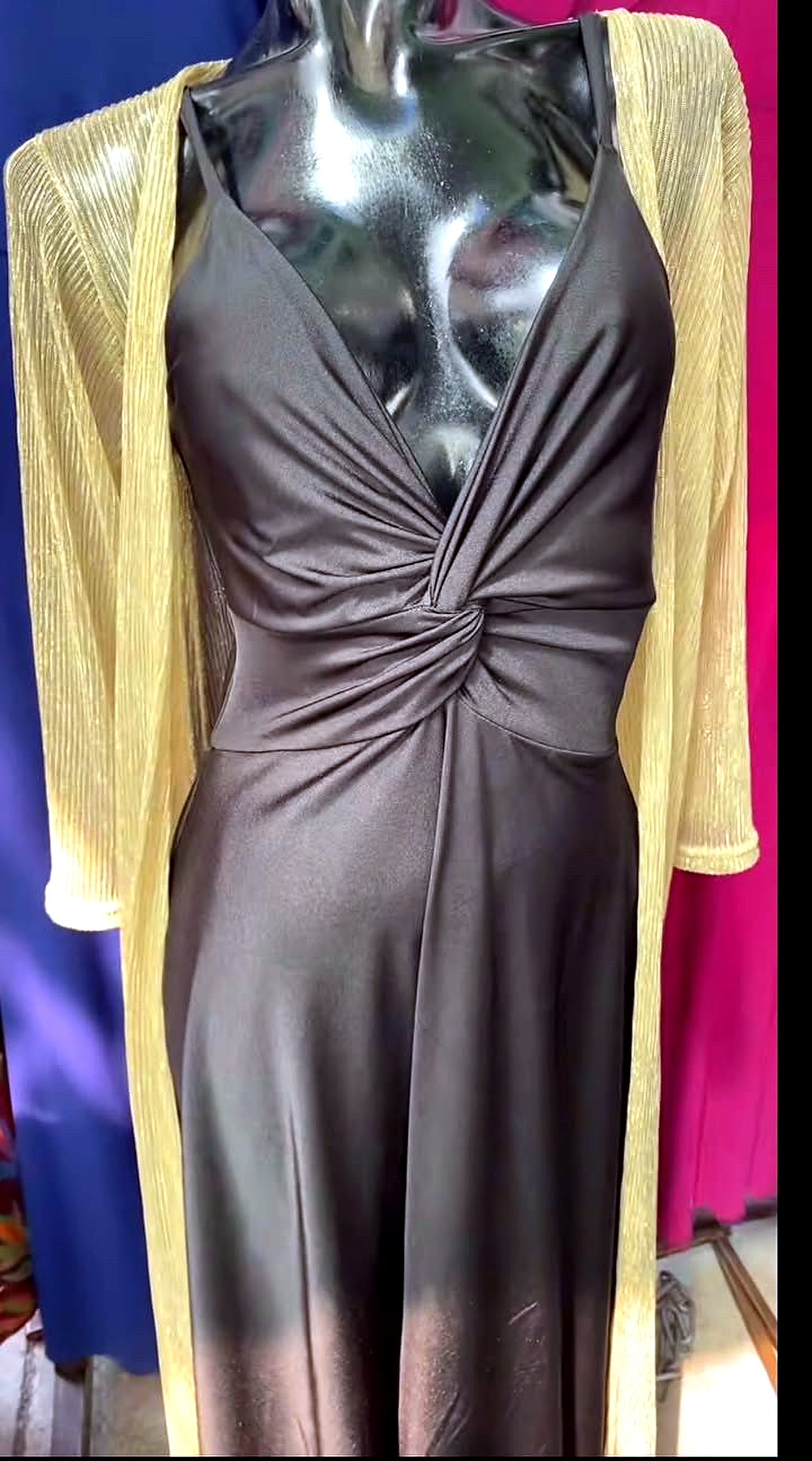 Tapado dorado con vestido